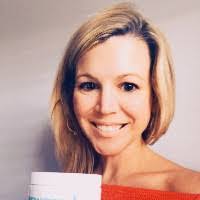 Leslie Liles's Instagram, Twitter & Facebook