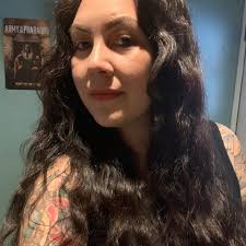 Which direction should a dining room table face?