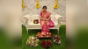 Bronze casting in south india and bangladesh is a skill passed on from generation to generation. Indian Widower Installs Wax Statue Of Late Wife In Dream Home She Tragically Never Got To See Cnn