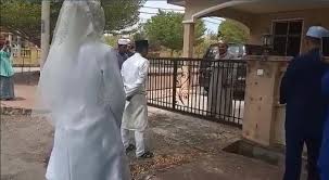 4 lembar foto calon pengantin wanita dan 4 lembar lagi foto calon pengantin pria. Sah Majlis Nikah Di Depan Rumah Tok Kadi Kitareporters Warna Warna Kehidupan Kita