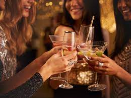 Bereite eine gemütliche silvester party zu hause vor und genieße zarte schokolade mit deiner beliebten füllung die du dir wünschst. 16 Grunde Silvester Zu Hause Zu Bleiben Wunderweib
