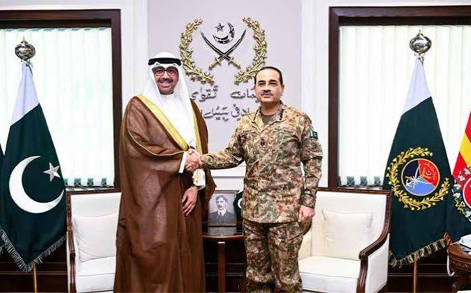Field Marshal Asim Munir meets Kuwaiti Defence Minister at GHQ