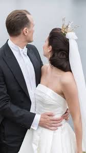 Shelly (voiced by melissa mccarthy) is an ostrich who lives in the central park zoo. Swedish Wedding Crown Swedish Wedding Wedding Crown Strapless Wedding Dress
