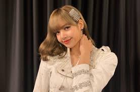 Dovonlar osha o'zib, g'animlar kelar to'zib. Lisa Lisa Pics Milkylisapics Twitter Hairstyle Blackpink Lisa Lisa Blackpink Wallpaper
