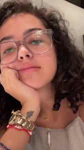 יודע מה אני רוצה היום / אבל הכל משתנה פתאום / וזה בסדר אני לא אשם / כי זה. With Music Original Sound Malu Trevejo