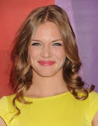 Pictures Photos Of Tracy Spiridakos Tracy Spiridakos Natural Hair Styles Natural Hair Color