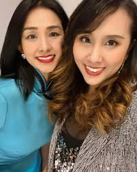 昨晚受邀担任**Branding Association** 的新年晚宴表演嘉宾，和四位美女舞者一起带来精彩演出！非常感谢宗亲Agnes Chua的邀请和安排，可惜没能和她合照，太可惜了！下次喝茶一定要补上美照～  祝大家蛇年行大运，生意兴隆！ Honored to be