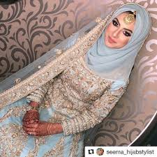 Beberapa warna ini bisa menjadi padanan yang cantik dan cocok untuk baju biru dongker anda. 7 Inspirasi Gaun Pengantin Ala India Cocok Untuk Wanita Berhijab