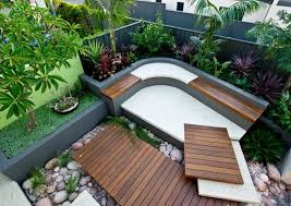 Ideen Fur Kleine Garten Und Terrassen Aequivalere Kleine Hinterhofgarten Moderne Terrassen Design Kleiner Garten