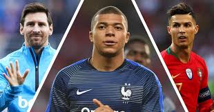 Fans of lionel messi reacted angrily on social media after kylian mbappe described cristiano ronaldo as his idol after france's uefa nations league meeting with portugal on sunday. Mbappe Uberholt Messi Ronaldo Als Der Jungste Spieler Der 100 Tore Erzielt Hat Perfekter Suarez Ersatz Tribuna Com