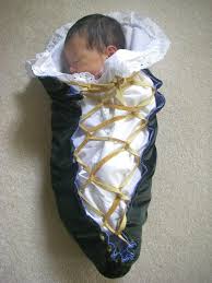 Baby In A Moss Bag N Honor Of The Indigenous People Of North America Who Have Influenced Native American Baby Native American Children Native American Indians