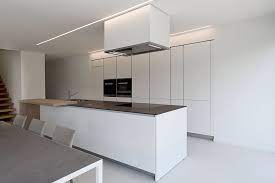 Cucina Varenna Alea Con Piano Snack In Legno Di Rovere Bellissima Cucina Moderna Di Design Cucina Varenna Realizzata Da Lac Kuchen Design Schrankgriffe Kuche