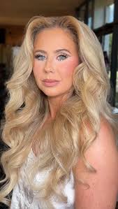 Sure we could have done a normal shimmery pinky lid but what’s iconic about  that??, @wutda_hale was such a bright light in a sea of soft glam bridal  looks (which I love don’t worry 🫡) but I LOVED ...