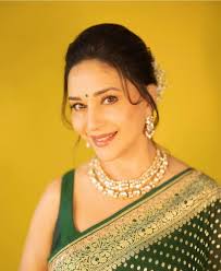 माधुरी दीक्षित की हमशक्ल मधु ने इंटरनेट पर मचाया हंगामा, वीडियो देखकर आप भी  हो जाएंगे कंफ्यूज - 4pillar.news