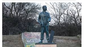 Maybe you would like to learn more about one of these? Letzter Held Kunstler Errichtet Denkmal Fur Drogen Dealer Im Gorlitzer Park Rt De