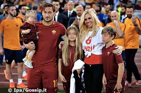 Lei testimonia la seconda parte della caccia al roditore: Francesco Totti L Addio Alla Roma Con Ilary Blasi E I Figli Accanto Gossip It