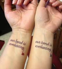 It is a matching tattoo which the mother and daughter can get on their wrists. Mom Daughter Mom All Birthstone Daughter With Own Color Birthstone Heart Tattoos Mutter Tochter Tattoo Tattoo Mutter Mutter Tochter Tatowierung