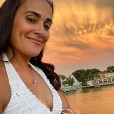 Hola desde miami tan bella y soltera