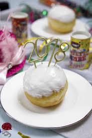Berliner Mit Baileys Sahne Fullung Und Zuckerglasur Rezept 3 Zutaten Kuchen Backideen Kuchen