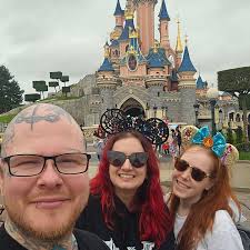 Shop trip to disney land was a fantastic idea! @the_york_piercer  @honeypotpiercer @theyorktoothfairy