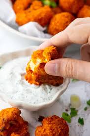 Gebackener Blumenkohl Mit Buffalo Sauce Beverly Recettesvegetaliennes En 2020 Collations Vegan Chou Fleur Au Four Repas Vegan