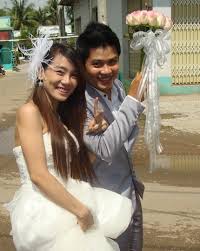 Dù chúng tôi xảy ra mâu thuẫn và không còn đi chung đường hay bất cứ vấn đề gì thì anh chung vẫn làm tròn trách nhiệm với người cha của con tôi là qua chia sẻ này có thể thấy, mối quan hệ của kim thanh và nhạc sĩ nguyễn văn chung vẫn tốt đẹp sau khi ly hôn. Nháº¡c SÄ© Nguyá»…n VÄƒn Chung Má»™t Minh VÆ°á»£t Song Ä'on Dau Bá»‡nh Viá»‡n Tháº©m Má»¹ Jw Han Quá»'c