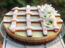 Farcire ogni bignè praticando un piccolo foro sulla base oppure su un lato. Torta Con Crema Di Pistacchio Crema Gianduia E Decoro Di Frolla Caffebook