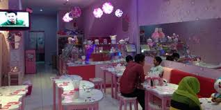 Rumah hello kitty yang cantik sekali. Mengajak Si Kecil Makan Cantik Di Emon Kitty
