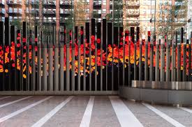 Instalacao 150 Media Stream Nucleo De Design Grafico Ambiental Ndga Instalacao De Arte Design Grafico Ambiental Fachada De Vidro