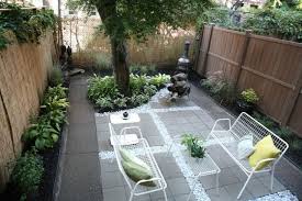 Before And After A Modern Brooklyn Backyard On A Budget Gardenista Townhouse Garden Backyard Layout Small Backyard Landscaping