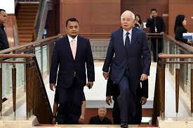 Permohonan rosmah untuk gugurkan sri ram, batal perbicaraan kes rasuah didengar 17 jun hakim mohamed zaini mazlan menetapkan tarikh itu selepas mengkaji surat daripada peguam dan mendapatkan maklum balas daripada pendakwaan. Kes Altantuya Polis Digesa Ambil Keterangan Najib Dan Rosmah Utusan Borneo Online