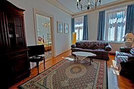 Besonders für studenten ist die immobiliensuche in augsburg eine herausforderung, muss die wohnung doch günstig und gleichzeitig in einem wohngebiet nahe der hochschule. Moblierte Apartments Lofts Studios Und Wohnungen Auf Zeit In Augsburg