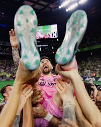 Luis Riefkohl (@lriefkohl)