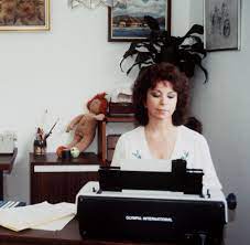 Isabel allende | nichte des ermordeten chilenischen präsidenten salvador allende, schriftstellerin, 1982 erschien der isabel allende ist heute 78 jahre, 5 monate, 8 tage oder 28.651 tage jung. Ich War Beides Fluchtling Und Einwanderin