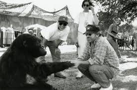 Congo est un film réalisé par frank marshall avec tim curry, joe don baker. Congo Behind The Scenes Creating Animatronic Gorilla Suits At Stan Winston Studio Stan Winston School Of Character Arts