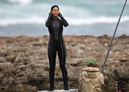 Jennifer lawrence has become an expert party crasher. Check Out Jennifer Lawrence Josh Hutcherson In New Set Photos From The Hunger Games Catching Fire Filmofilia