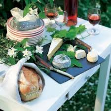 Un Plateau A Fromage Sur Une Ardoise Plateau De Fromage Fromage Plateau
