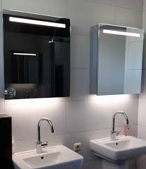 aluminium badkamer spiegelkast met led verlichting verwarming sensor en stopcontact 60 70 cm designspiegels badkamer spiegelkast badkamerspiegel badkamer ontwerp