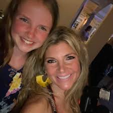 It sounds cliché, but Machine Gun Kelly is rocking the #AmericanMusicAwards  carpet.