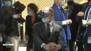 Start studying anglais voc quotidien. Apres Olivier Veran Et Son Vaccin Yann Barthes Se Moque De Jean Castex Dans Quotidien Et Divise Les Internautes Gq France