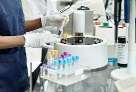 The symptoms are caused by the immune system interfering with the transmission of messages from the nervous system to the muscles. Die Ersten Drei Fallberichte Einer Myasthenia Gravis Im Kontext Von Covid 19 Deutsche Gesellschaft Fur Neurologie E V