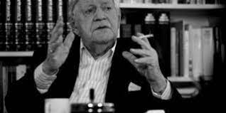 Bei den hamburgern geschätzt und sehr beliebt war auch helmut schmidts ehefrau loki schmidt (91, † 2010), die sich bis zu ihrem tod für den naturschutz sowie die erhaltung und erforschung der. Altbundeskanzler Helmut Schmidt Ist Gestorben Ein Nachruf