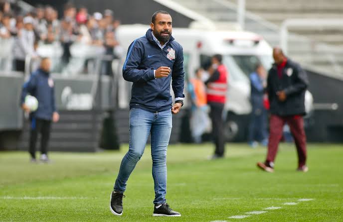 [ENQUETE] O Timão melhorou o seu futebol, além dos resultados, com a chegada do treinador interino Coelho?