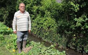 A Beauvais Un Cours D Eau Pollue Accidentellement Par L Usine Spontex Le Parisien