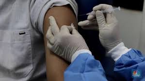 A detailed country map shows the extent of the coronavirus outbreak, with tables of the number of cases by state and district. India Dikabarkan Blokir Ekspor Vaksin Covid 19 Ada Apa