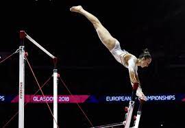 Ze veroverde goud tijdens de wereldkampioenschappen turnen 2018 en 2019 en de olympische zomerspelen 2020 op de brug met ongelijke leggers. Nina Derwael Bars Promotions