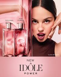 Sharon Dinges's Instagram, Twitter & Facebook