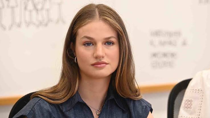 La princesa Leonor acude al 'rescate' de Sofía antes del primer gran examen institucional de la infanta