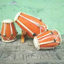 Wahulo merupakan alat musik tradisional gorontalo yang memiliki bentuk seperti rebana, cara memainkannya pun sama yaitu dengan cara dipukul dengan satu tangan dan tangan satunya digunakan untuk memegang alat musik tersebut. 8 Alat Musik Tradisional Indonesia Dan Daerah Asalnya Indozone Id
