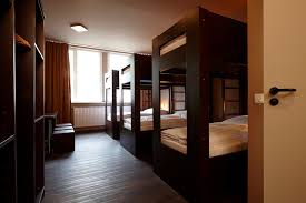 Inklusive abschließbarem schrank und privatem bad und wc. Mehrbettzimmer Smart Stay Hotels